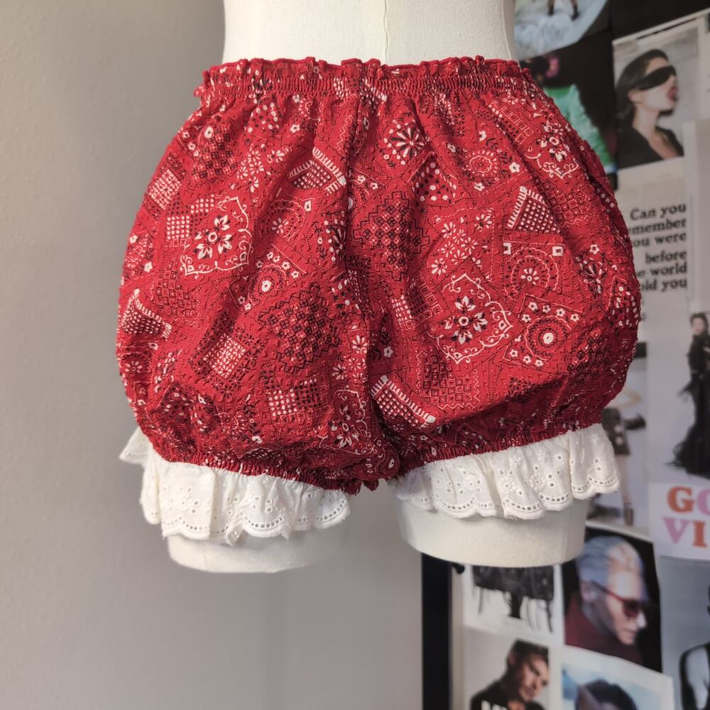 Red Bandana Print Ruffle Shorts - Picture 2 of 6